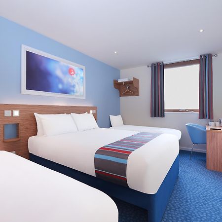 Ramada Encore Милтън Кейнс Екстериор снимка