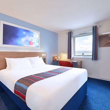 Ramada Encore Милтън Кейнс Екстериор снимка