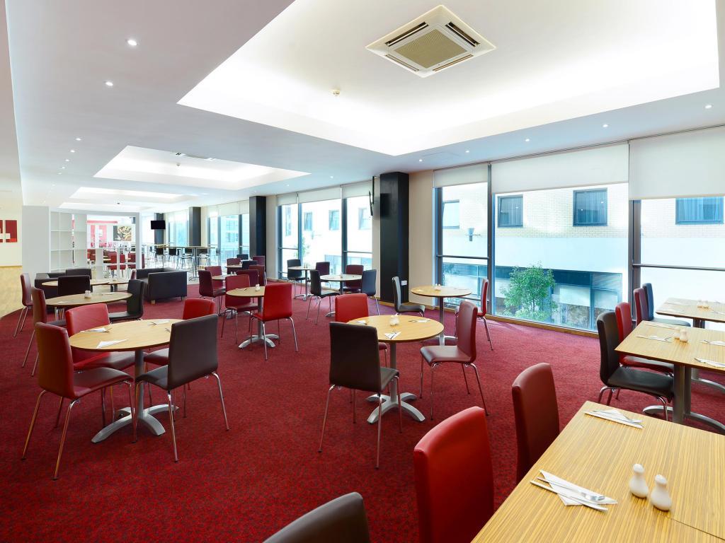 Ramada Encore Милтън Кейнс Екстериор снимка