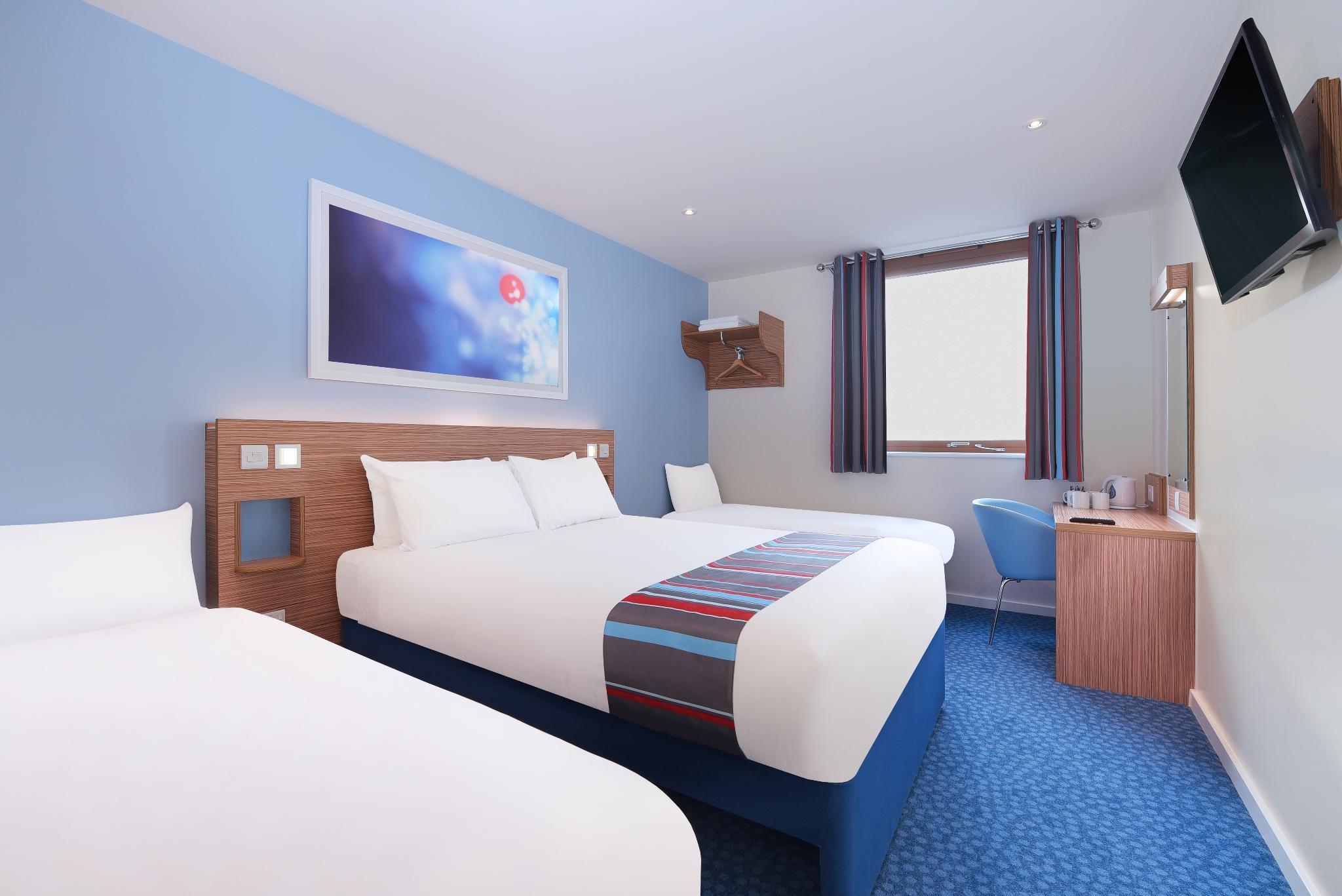 Ramada Encore Милтън Кейнс Екстериор снимка